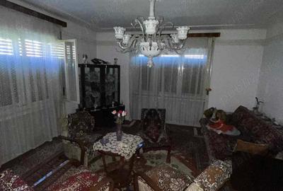 Casă cu 3 camere în Aleșd - 2