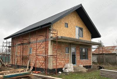 Casă cu 3 camere în Tichilești - 1