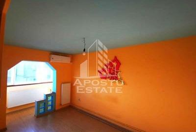 Apartament cu 3 camere, decomandat, 2 balcoane, 2 bai,etaj intermediar - 2