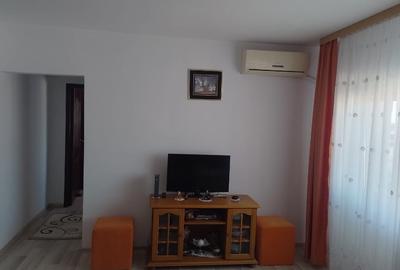 Apartament cu 3 camere semidecomandat, mobilat în 9 Mai - 2