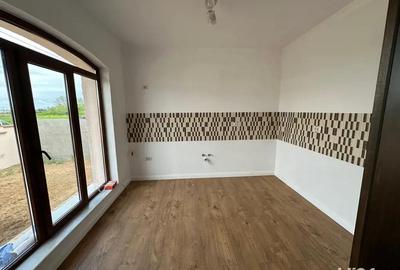 Casă cu 6 camere în Ghiroda