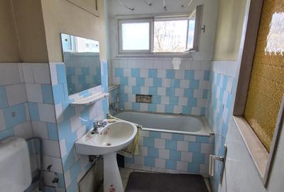 Apartament cu 3 camere semidecomandat în Micro I - 2