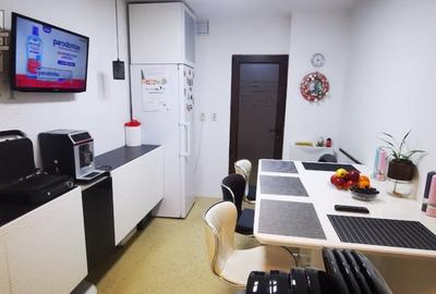 Apartament cu 4 camere semidecomandat, mobilat în Rahova