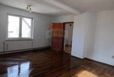 Casă cu 3 camere cu Teren 352 Mp în Nord-Est - 11