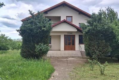 Casă cu Teren 2916 Mp în Central - 2