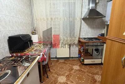 Vanzare apartament 4 camere decomandat cu centrala - Brancoveanu