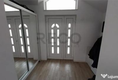 Casă cu 7 camere cu Teren 2203 Mp în Sântion - 5