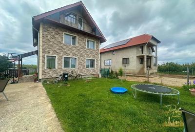 Casă individuală cu 4 camere în Paleu