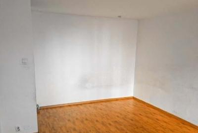 Garsonieră decomandată în Titan