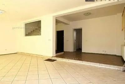 Casă individuală cu 6 camere cu Canalizare în Vitan - 4