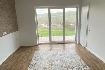 Casă cu 4 camere cu Teren 918 Mp în Corușu - 6