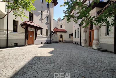 Spațiu comercial, în Romană - 1
