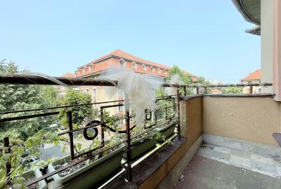 Apartament cu 3 camere semidecomandat, mobilat în Central