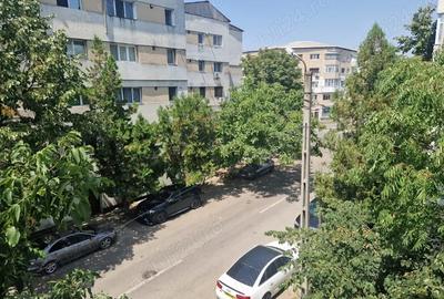Apartament cu 3 camere semidecomandat în Roșiori de Vede - 1