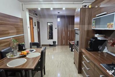 Apartament cu 3 camere decomandat în Central - 1