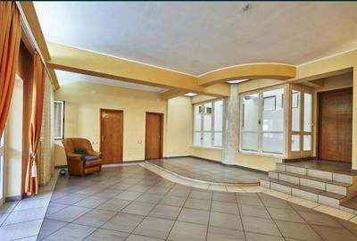 Eroii revolutiei vila 1100 mp S+P+E1+E2+M + curte 14 camere - 2