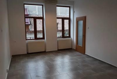 Apartament 3 camere in Centru, zona strazii 21 Decembrie, ideal birou - 1