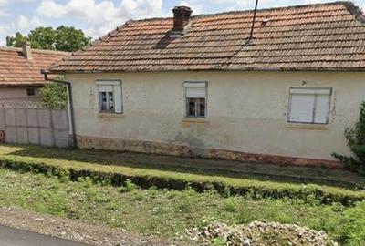 Casă cu 3 camere cu Teren 1040 Mp în Central - 2