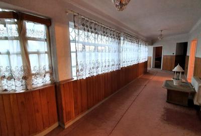 Casă cu 5 camere cu Teren 826 Mp în Sadu - 2