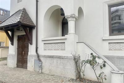 Casă individuală cu 7 camere cu Garaj în Aviatorilor