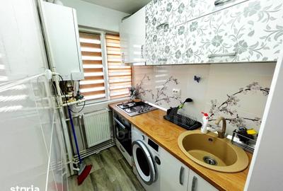 Apartament cu 3 camere semidecomandat în Craiovița Nouă - 2