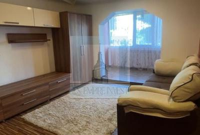 Apartament cu 3 camere decomandat în Răcădău