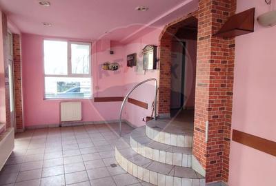 Spațiu comercial, de 67 mp, în Central - 11
