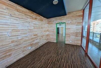 Spațiu comercial, de 83 mp, în Central