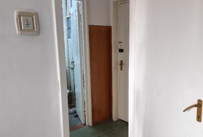 Apartament 2 camere bloc recent reabilitat strada Moldovi?a sector 4 - 18