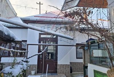Casă cu 2 camere cu Teren 102 Mp în Central - 2