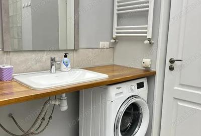 Garsonieră decomandată în Titan