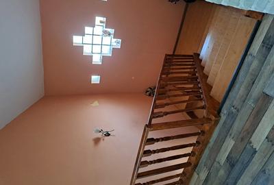 Casă cu 5 camere în Traian - 1