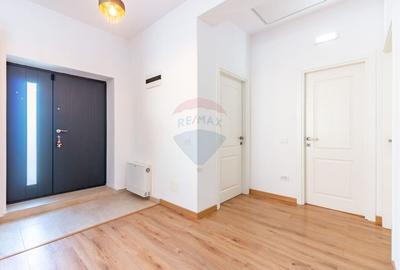 Casă cu 4 camere cu Teren 501 Mp în Balotești - 2