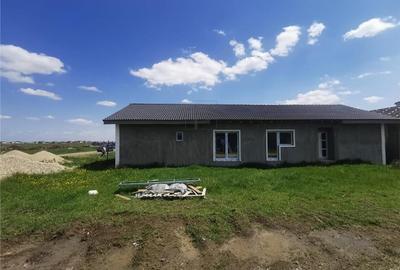 Duplex toate utilitatile - iluminat stradal - doua fronturi - pret de apartament