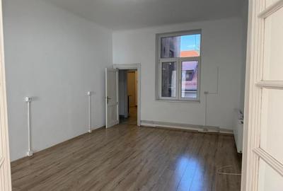 Spațiu comercial, de 90 mp, în P-ța Victoriei - 5