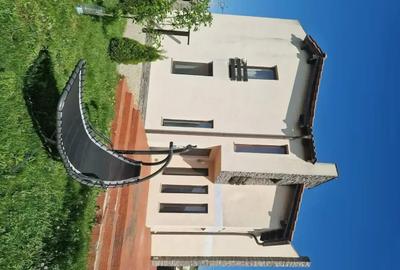 Casă cu 5 camere cu Teren 613 Mp în Moșnița Nouă - 1