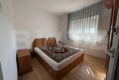 Apartament cu 3 camere decomandat în Micro 4