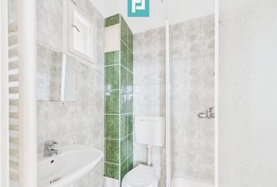 Casă individuală cu 12 camere cu Canalizare în Băile 1 Mai - 31