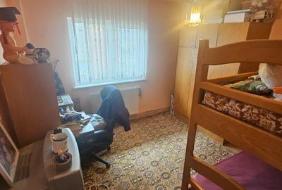 Apartament cu 3 camere decomandat în Calea București - 9