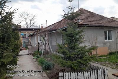 Casă cu 4 camere cu Teren 8 Mp în Central