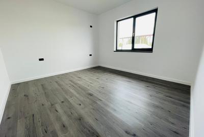 Casă cu 4 camere cu Teren 400 Mp în Țegheș - 8