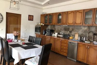 Casă cu Teren 450 Mp în Central - 1