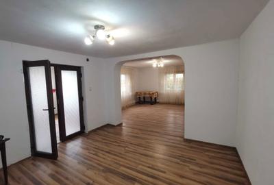 Casă cu 4 camere în Central - 2