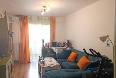 Apartament cu 3 camere semidecomandat în Theodor Pallady