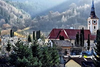 Casă individuală cu 16 camere în Schei