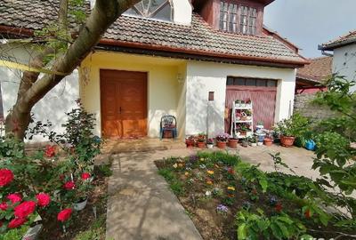 Casă cu 5 camere cu Teren 2100 Mp în Deta - 1