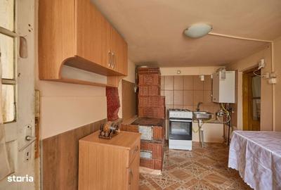 Casă cu 3 camere în Pietroasa - 2