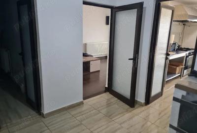 Spațiu comercial, de 110 mp, în Central - 8