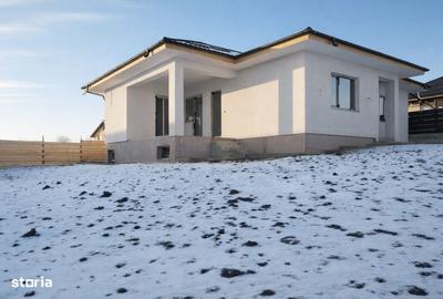 Casă cu 3 camere cu Teren 500 Mp în Dumești - 1