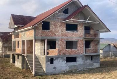 Casă cu 7 camere cu Teren 1106 Mp în Dej - 11